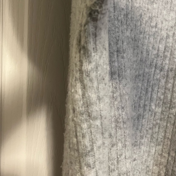 Uniqlo Gray Mock neck Sweater - Picture 5 of 9